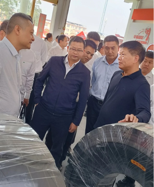 云膠集團領(lǐng)導赴新桂輪公司交流參觀
