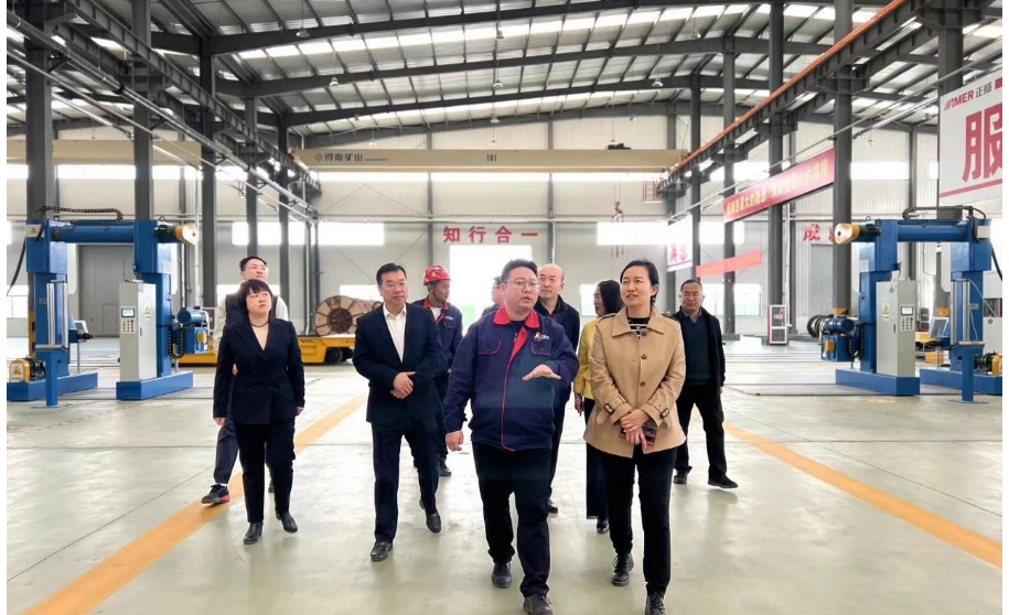 滕州市政協(xié)副主席、工商聯(lián)主席李慧，市委統(tǒng)戰(zhàn)部副部長、工商聯(lián)黨組書記、常務(wù)副主席趙海濤一行來蒞臨正威華能項目調(diào)研。調(diào)研組一行來到正威華能新材料科技有限公司，實地查看了生產(chǎn)車間，與企業(yè)負(fù)責(zé)人進(jìn)行了深入交流，聽取了企業(yè)科研成果轉(zhuǎn)化、運營管理、未來規(guī)劃等情況介紹。