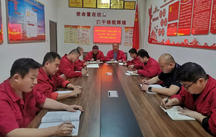 該車間采用車間管理人員“自己找、員工提”等方式，組織員工座談交流，傾聽一線員工對車間班子管理上的意見建議，并形成清單，針對提出的問題做到立行立改。