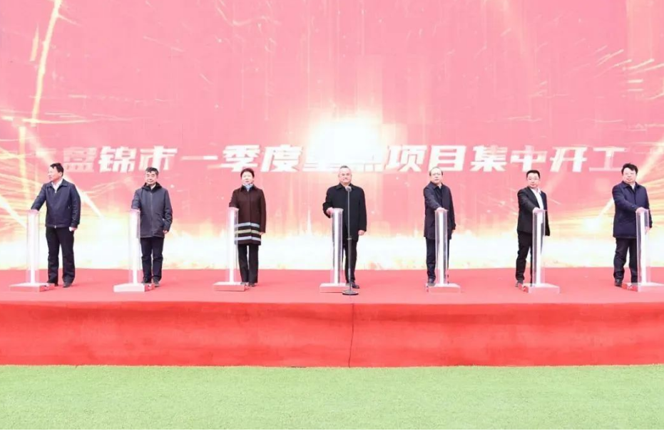 該項(xiàng)目依托遼濱經(jīng)開區(qū)內(nèi)豐富的裂解碳五資源和區(qū)位優(yōu)勢，利用國橡中心先進(jìn)的乙腈法碳五分離技術(shù)和液相混煉技術(shù)，生產(chǎn)綠色新材料，為綠色輪胎提供更低滾動(dòng)阻力、更短制動(dòng)距離、更好耐磨性的綠色橡膠新材料。