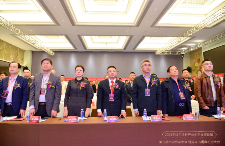 會(huì)議圍繞福建省產(chǎn)業(yè)政策法規(guī)、綠色涂料企業(yè)轉(zhuǎn)型升級(jí)、上下游產(chǎn)業(yè)有效融合、行業(yè)綠色發(fā)展等話題展開討論。會(huì)上，福建省涂料工業(yè)協(xié)會(huì)積極打造“中國(guó)仿石涂料基地”名片，開展產(chǎn)業(yè)鏈融合創(chuàng)新，引領(lǐng)中國(guó)仿石涂料行業(yè)健康可持續(xù)發(fā)展，在仿石涂料的上下游產(chǎn)業(yè)鏈進(jìn)行研發(fā)、生產(chǎn)、營(yíng)銷、施工應(yīng)用、施工培訓(xùn)整合并制定相應(yīng)標(biāo)準(zhǔn)。
