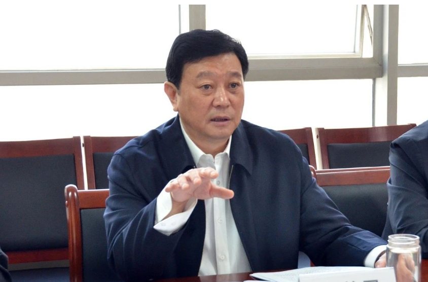 劉普軍會長首先對李玉俊副市長一行的來訪表示熱烈歡迎。他指出，中國涂料行業(yè)堅定正確的政治方向，全面貫徹新發(fā)展理念，加快構(gòu)建新發(fā)展格局。目前中國涂料產(chǎn)業(yè)的發(fā)展布局尚不均衡，長三角、珠三角地區(qū)相對成熟，東北地區(qū)還有待開發(fā)。中國涂料工業(yè)協(xié)會將會大力支持牡丹江涂料產(chǎn)業(yè)的崛起，助力推動牡丹江乃至東北地區(qū)的經(jīng)濟發(fā)展。相信東北地區(qū)一定會在各級黨委、政府的領導下，砥礪前行、重現(xiàn)輝煌。