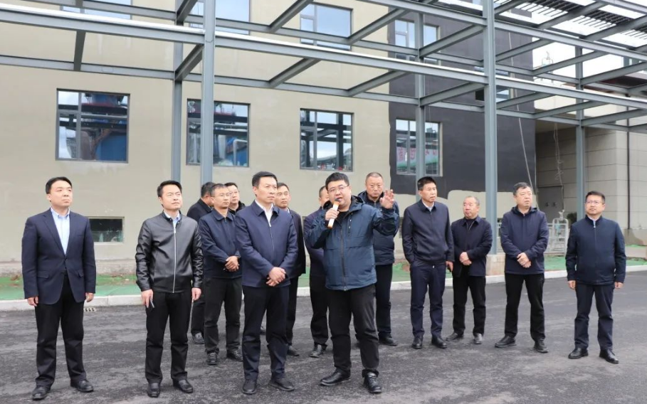 清徐縣縣長督導我公司煤基新材料項目建設(shè)情況