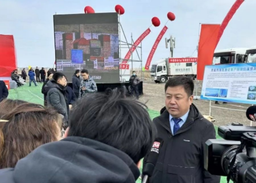 開工儀式上，中共中央政治局委員、新疆維吾爾自治區(qū)黨委書記馬興瑞視頻連線觀看并宣布了開工。公司負責人表示，該項目建成投產后，預計年銷售收入可達25億元，其中出口6.21億元，可創(chuàng)造稅收2億元，帶動就業(yè)900余人。此外，該項目產品在滿足西北市場需要的基礎上，還將出口中亞5個國家。