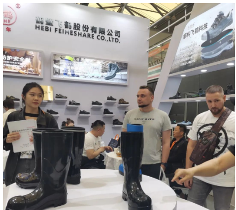 鶴壁飛鶴公司展現(xiàn)實(shí)力，多款新品吸引勞保會(huì)客戶關(guān)注！