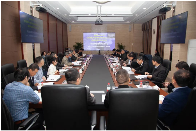 該項目由浙江中控技術股份有限公司主持，聯(lián)合同濟大學、中國海洋大學、南京工業(yè)大學、軟控股份有限公司(簡稱軟控)等單位共同承擔。軟控作為行業(yè)應用方牽頭課題“流程行業(yè)全價值鏈產(chǎn)品質(zhì)量智能精益管控系統(tǒng)應用”，參與研究“全價值鏈產(chǎn)品質(zhì)量智能精益管控理論方法與體系”。