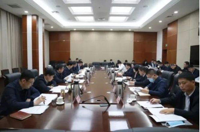 4月21日，廣饒縣十三屆縣委第43次常委會會議召開。會議聽取了第十三屆中國(廣饒)國際橡膠輪胎暨汽車配件展覽會籌備工作情況匯報(bào)。