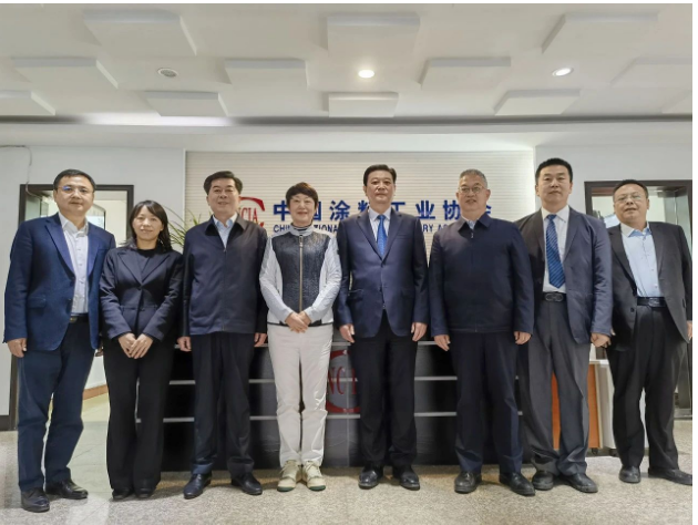 此次會(huì)議還邀請了中國涂料工業(yè)協(xié)會(huì)駐會(huì)副會(huì)長丁艷梅、秘書長劉杰、副秘書長趙中國、工會(huì)主席張瑋航，濮陽市人大常委會(huì)工業(yè)園區(qū)工作委員會(huì)主任孫連仲，濮陽市人大常委會(huì)工業(yè)園區(qū)工作委員會(huì)辦公室主任張志杰參加。大家就涂料產(chǎn)業(yè)在濮陽市的發(fā)展方向、升級建設(shè)、可持續(xù)發(fā)展等問題進(jìn)行了深入交流，共同推動(dòng)涂料產(chǎn)業(yè)在濮陽市的高質(zhì)量發(fā)展。