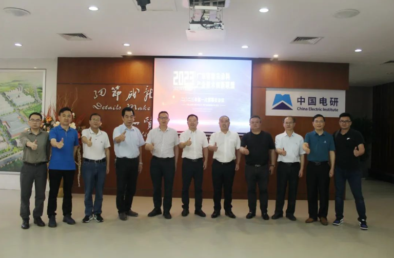 粉末涂料作為一種環(huán)保涂料，未來發(fā)展前景良好，但存在行業(yè)準入門檻較低、產能嚴重過剩、中低端粉末涂料同質化嚴重、價格競爭激烈等弊病，嚴重制約著行業(yè)的發(fā)展。因此，會議呼吁骨干企業(yè)加大研發(fā)投入，加強科技創(chuàng)新，開發(fā)和尋找粉末涂料新興應用領域，如預涂卷材、集裝箱、新能源等。同時，應充分發(fā)揮聯(lián)盟內部產業(yè)鏈優(yōu)勢，促進產學研用一體化發(fā)展，營造良好的協(xié)同發(fā)展生態(tài)。