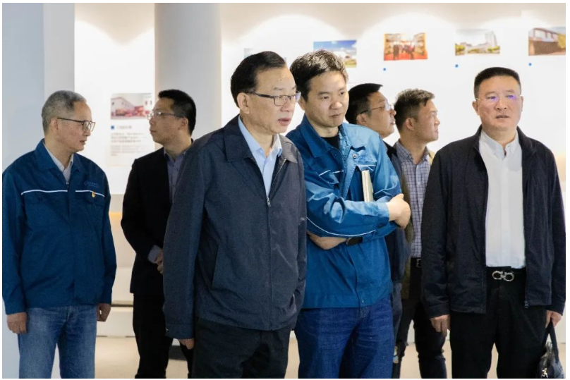 桐鄉(xiāng)市人大常委會主任潘川弟一行蒞臨雙箭股份公司調研指導，公司郎洪峰副總經(jīng)理、趙春華黨委副書記等領導熱情接待。