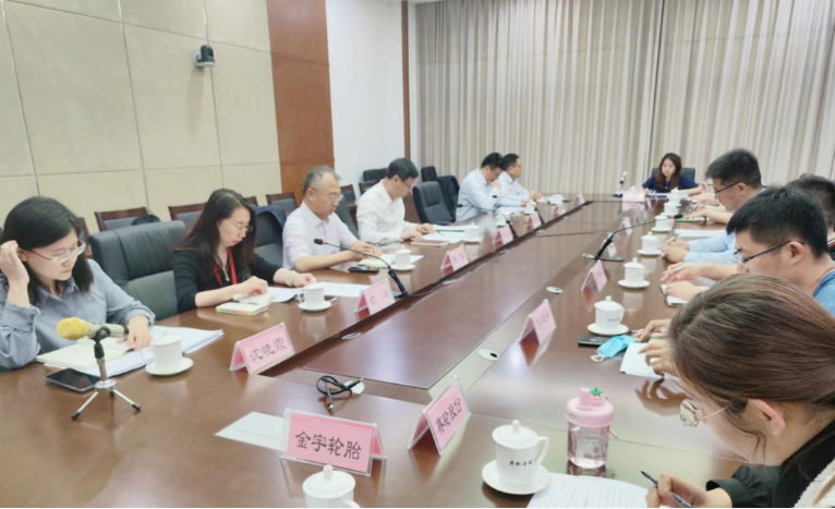 通過此次座談會，山東省貿(mào)促會與橡膠輪胎企業(yè)就行業(yè)發(fā)展進行了深入交流和探討，并就未來的發(fā)展方向和挑戰(zhàn)提出了具體建議。山東省將繼續(xù)加大支持力度，推動橡膠輪胎產(chǎn)業(yè)健康發(fā)展，促進企業(yè)實現(xiàn)更大的成長和國際化進程，為山東省乃至全國的橡膠輪胎行業(yè)注入新的動力。