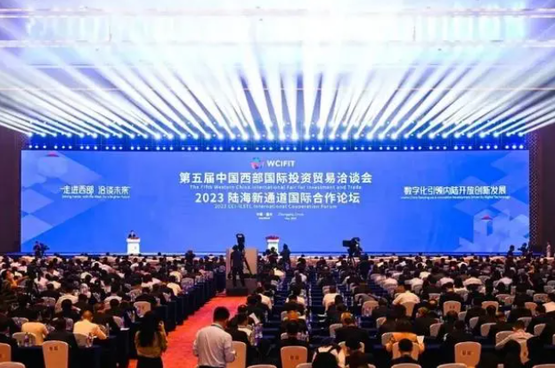 第五屆中國西部國際投資貿(mào)易洽談會(西洽會)于5月18日至21日在重慶舉辦。這次盛會以開放為核心，旨在推動內(nèi)陸地區(qū)的創(chuàng)新發(fā)展與國際合作。作為西部地區(qū)建設的重要參與者和推動者，三峽電纜應邀參加了本次國家級展會，并集中展示了公司在技術(shù)創(chuàng)新和智能制造領域的實力。