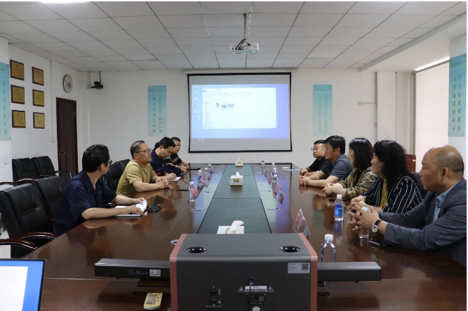 隨后，一行人到達(dá)耐斯特炭黑公司，在辦公樓三樓會議室組織了交流會。會上，他們詳細(xì)了解了耐斯特炭黑公司自2009年以來取得的成績和科研成果，并實地查看了炭黑生產(chǎn)工藝流程和現(xiàn)場管理工作等。據(jù)炭黑產(chǎn)業(yè)網(wǎng)了解，這次考察旨在為未來的合作框架鋪墊基礎(chǔ)。