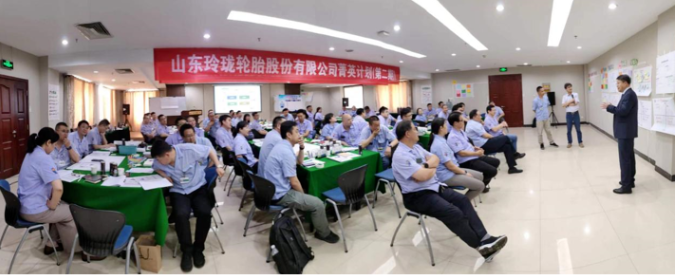 人才是企業(yè)未來發(fā)展的驅(qū)動力。隨著玲瓏輪胎菁英計劃第二期首次課程的完美落幕，玲瓏輪胎公司表示將繼續(xù)推出菁英計劃的二次課程以及雛鷹計劃項目。這些可執(zhí)行且可持續(xù)的計劃的實施將幫助公司的管理團隊在思維上進行充電和補鈣，并在行動中助力推進。