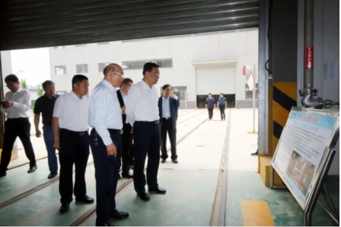 棗莊市委常委、常務(wù)副市長邵士官一行蒞臨正威華能項目進行考察。當(dāng)天，邵士官市長與相關(guān)領(lǐng)導(dǎo)一同參觀了正威華能新材料科技有限公司，并詳細了解了滕州項目的建設(shè)情況和企業(yè)發(fā)展計劃。