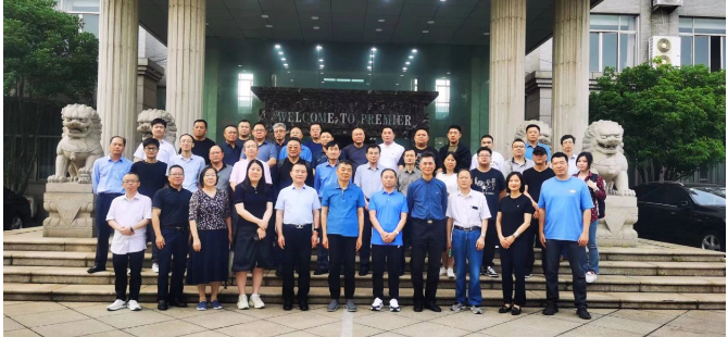 通過(guò)本次會(huì)議，力車胎行業(yè)展現(xiàn)出了強(qiáng)大的發(fā)展勢(shì)頭和廣闊的前景。力車胎分會(huì)將繼續(xù)致力于推動(dòng)行業(yè)的創(chuàng)新發(fā)展，以實(shí)現(xiàn)力車胎行業(yè)的綠色、低碳、智能化、數(shù)字化、可持續(xù)、高質(zhì)量發(fā)展。相信在全行業(yè)的共同努力下，力車胎行業(yè)將迎來(lái)更加美好的未來(lái)。