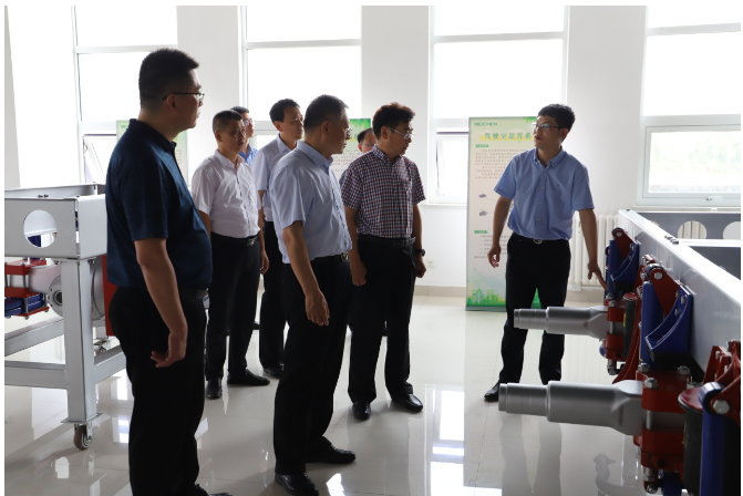 美晨工業(yè)集團面臨著新形勢和新要求，他們表示將以嶄新的姿態(tài)和動力，凝心聚力、攻堅克難。他們秉持著"服務客戶、創(chuàng)造價值"的理念，夯實產(chǎn)業(yè)發(fā)展基石，堅定地錨定戰(zhàn)略發(fā)展目標，以實現(xiàn)企業(yè)的高質(zhì)量快速發(fā)展。