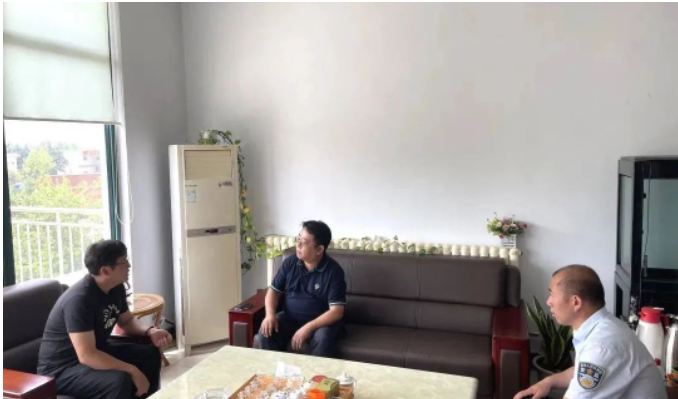 街道黨工委副書記、政協(xié)聯(lián)絡(luò)室主任薛茂春同志對各企業(yè)提出的意見和建議表示感謝，并強(qiáng)調(diào)了這次會議的重要性。他指出，這次座談會的目的是為了了解企業(yè)的實(shí)際困難和需求，從而為企業(yè)提供更好的服務(wù)。橡膠輪胎企業(yè)作為勞動密集型企業(yè)，在提高居民收入、解決勞動力就業(yè)以及拉動第三產(chǎn)業(yè)消費(fèi)方面發(fā)揮著重要的作用。