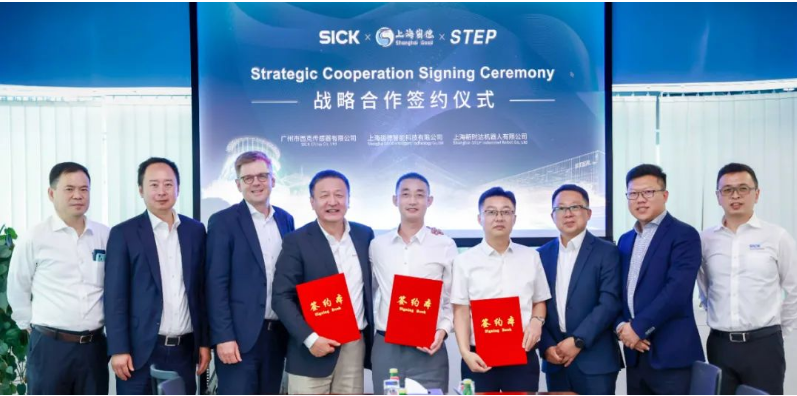 近日，新時達與國際知名傳感器品牌——德國SICK、輪胎激光刻字開創(chuàng)者——崮德智能在上海簽訂戰(zhàn)略合作協(xié)議，，旨在推動橡膠輪胎行業(yè)的智能制造。