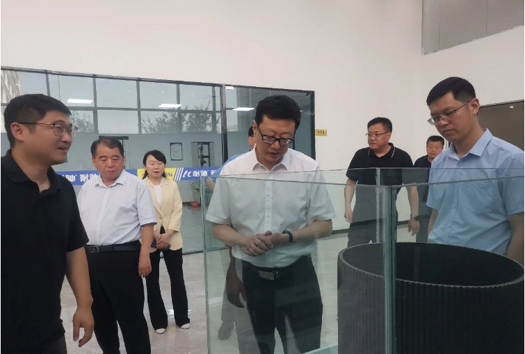 此次調(diào)研使久龍橡塑公司受到了更多關(guān)注，也為公司的發(fā)展指明了方向。