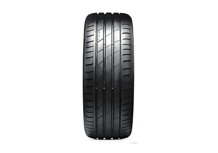 VICTRA SPORT EV輪胎是專為電動汽車開發(fā)的，采用高分散的納米技術(shù)和特殊的胎面設(shè)計，可提升續(xù)航能力。此外，優(yōu)化的表面結(jié)構(gòu)和靜音棉能夠降低滾動噪音，提升車內(nèi)舒適度。創(chuàng)新的胎面設(shè)計使得VICTRA SPORT EV輪胎能更好地應(yīng)對電動車輪胎所承受的額外壓力，從而確保其更長的使用壽命。評審團贊揚了該輪胎在設(shè)計中對當(dāng)今電動汽車性能要求的考量。
