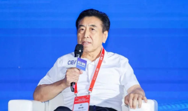 此外，在會議期間，中國汽車工程學會汽車供應(yīng)鏈創(chuàng)新分會籌備會議和供應(yīng)鏈協(xié)同發(fā)展論壇也同時召開。賽輪集團的PCR配套總監(jiān)汪永祥受邀參加了這些活動，進一步展示了賽輪集團在汽車供應(yīng)鏈領(lǐng)域的專業(yè)知識和經(jīng)驗。
