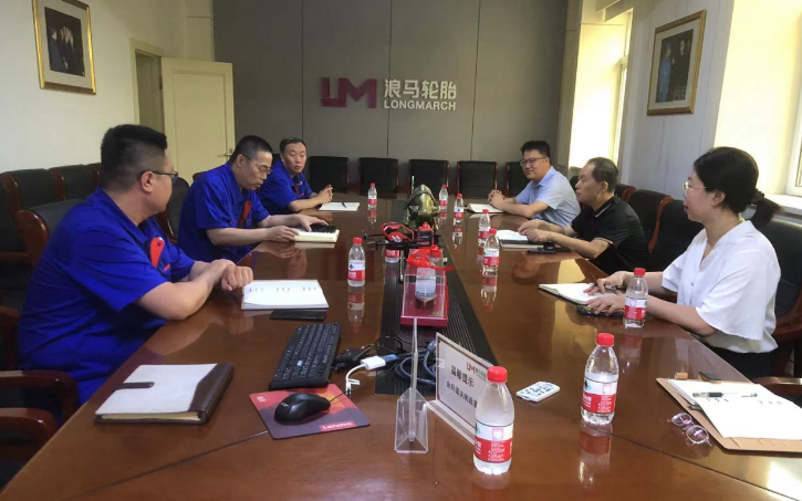 遼寧龍城區(qū)委常委武鐵峰率團(tuán)赴朝陽(yáng)市企業(yè)調(diào)研橡膠輪胎產(chǎn)業(yè)集群