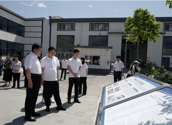 鞏義市舉行了市重點項目觀摩活動。7月15日，市委書記袁聚平、市長張東輝等鞏義市四大班子領導、各鄉(xiāng)鎮(zhèn)(街道辦事處)負責人以及市相關單位主要負責同志等100余人，在永安路街道黨工委書記張宏奎的陪同下，蒞臨河南華星電線電纜有限公司(華星電纜)進行參觀調(diào)研。