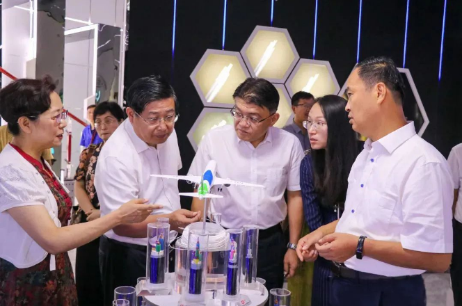 隨后，調(diào)研組參觀了濱澳電線電纜公司的實(shí)驗(yàn)室，詳細(xì)了解了該公司對(duì)電線電纜產(chǎn)品的質(zhì)量控制情況。同時(shí)，他們對(duì)濱澳電線電纜公司的產(chǎn)品和企業(yè)文化進(jìn)行了深入了解。