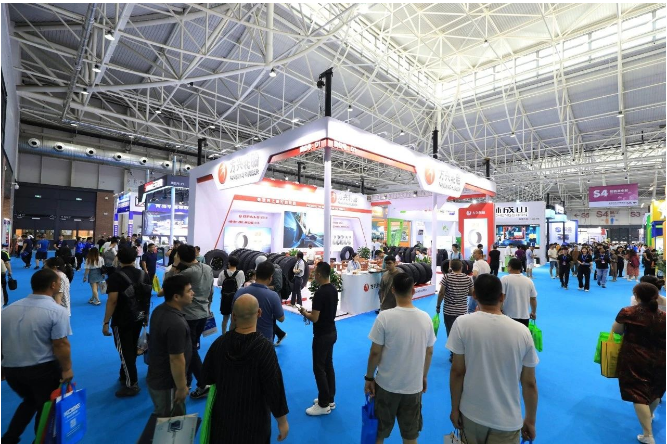 展覽會現(xiàn)場，各企業(yè)展示了橡膠技術產(chǎn)業(yè)創(chuàng)新成果、橡膠機械與檢測設備、橡膠原材料、非輪胎橡膠制品、橡膠化學品等領域的新產(chǎn)品和新裝備，吸引了海內(nèi)外觀眾共計106564人次，采購團85家，創(chuàng)下歷史新高。