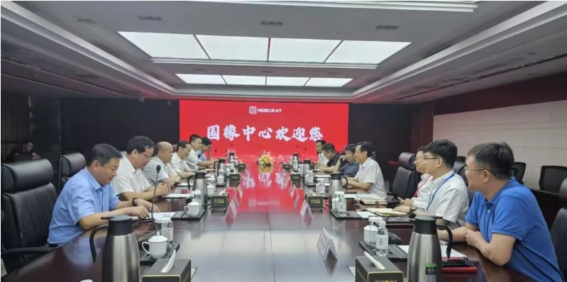 雙方就賽輪(濰坊)工程輪胎生產(chǎn)項目進(jìn)行了磋商，深入探討了項目落地的具體細(xì)節(jié)，并對未來合作事宜展開了交流。