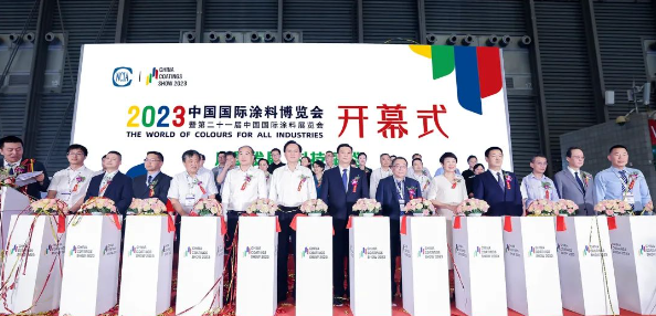 中國涂料行業(yè)迎來了備受期待的盛會——2023中國國際涂料博覽會暨第二十一屆中國國際涂料展覽會?；顒釉谏虾Ｐ聡H博覽中心舉行，得到了涂料全產(chǎn)業(yè)鏈上下游的共同關(guān)注和支持。中國涂料工業(yè)協(xié)會會長劉普軍在會上宣布了2024年中國國際涂料博覽會，并正式開幕本屆展會。