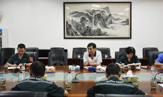 同時，以“提升整體生產(chǎn)效率和經(jīng)濟效益”為主題，，探討了煉膠、半制品、成型以及硫化等工序的產(chǎn)能匹配、產(chǎn)銷平衡、生產(chǎn)調(diào)度、倉儲物流、動力能耗以及內(nèi)部成本等問題。