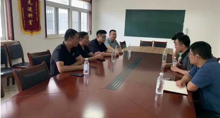 順福昌科研部主任匯報(bào)了未來公司產(chǎn)品開發(fā)方向并提到了此次產(chǎn)學(xué)研的融入將大大的促進(jìn)了輪胎的高科技技術(shù)創(chuàng)新，探索新的技術(shù)路線，為新產(chǎn)品的研發(fā)和生產(chǎn)提供了更好的支持和保障。