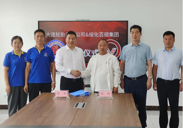 據(jù)了解，雙方合作協(xié)議的內(nèi)容涵蓋了多個領(lǐng)域，從業(yè)務(wù)互補到市場營銷，再到產(chǎn)業(yè)推動，都將展開深度合作。這次合作對雙方而言意義重大。大連輪胎有限公司通過與綏化百順集團的合作，進一步鞏固了在輪胎市場的領(lǐng)導地位，同時也拓展了業(yè)務(wù)范圍。而綏化百順集團則通過與大連輪胎有限公司的合作，更好地保證了車輛制造的品質(zhì)和效率，為公司未來的持續(xù)發(fā)展打下了堅實基礎(chǔ)。