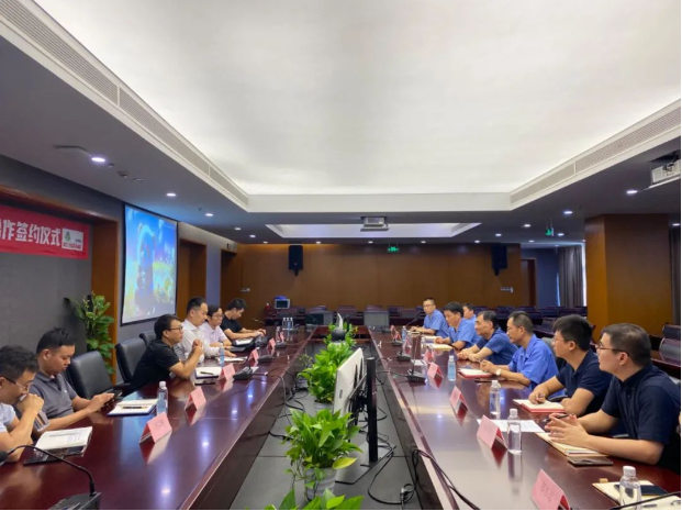 在簽約儀式上，雙方高管進(jìn)行了對后續(xù)合作發(fā)展模式的探討和規(guī)劃。后續(xù)零跑汽車未來的高端車型將嘗試搭載中策橡膠的高端旗艦輪胎產(chǎn)品，雙方致力于打造出國產(chǎn)新能源車配國產(chǎn)輪胎的熱銷車型，為中國新能源汽車事業(yè)貢獻(xiàn)力量。