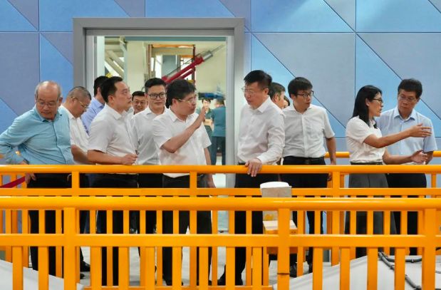 對于未來，黃埔材料院表示將繼續(xù)加強(qiáng)科技創(chuàng)新賦能，著力突破關(guān)鍵核心技術(shù)，促進(jìn)創(chuàng)新鏈和產(chǎn)業(yè)鏈的深度融合，不斷提升科技成果的轉(zhuǎn)化和產(chǎn)業(yè)化水平，為非公有制企業(yè)的高質(zhì)量發(fā)展提供強(qiáng)有力的支持。
