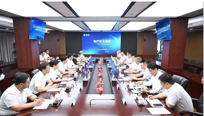 山東省濰坊市市委書記劉運(yùn)率領(lǐng)代表團(tuán)赴浙江展開為期兩天的“點(diǎn)對點(diǎn)”招商活動。此次活動旨在深化地區(qū)間的經(jīng)濟(jì)合作，加速項(xiàng)目的實(shí)施落地。