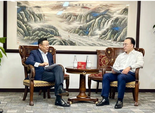 卡博特公司執(zhí)行副總裁、高性能材料業(yè)務(wù)總裁、亞太區(qū)總裁朱戟等一行于 8月29日拜會(huì)了上海市商務(wù)委主任朱民等有關(guān)領(lǐng)導(dǎo)，就未來(lái)的投資計(jì)劃、綠色低碳發(fā)展以及外資政策等問(wèn)題進(jìn)行了深入探討。