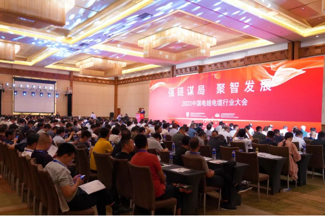 由中國電器工業(yè)協(xié)會電線電纜分會與上海電纜研究所有限公司聯(lián)合主辦的2023中國電線電纜行業(yè)大會系列活動在上海隆重開幕。來自電線電纜行業(yè)的重要領(lǐng)袖和企業(yè)代表匯聚一堂，共同探討行業(yè)的未來發(fā)展方向。