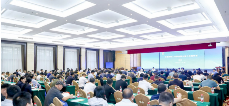 中國涂料工業(yè)協(xié)會(huì)第九屆二次理事會(huì)于濮陽勝利召開