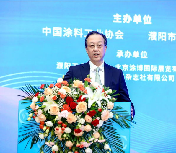 由中國(guó)涂料工業(yè)協(xié)會(huì)和濮陽(yáng)市人民政府合作舉辦的“2023亞太國(guó)際涂料產(chǎn)業(yè)發(fā)展大會(huì)”于近日在河南省濮陽(yáng)市盛大召開。會(huì)議的主題為“合作發(fā)展，共塑未來”，旨在推動(dòng)涂料行業(yè)朝著綠色可持續(xù)發(fā)展的方向邁進(jìn)，并探討涂料工業(yè)新材料和新技術(shù)的應(yīng)用與發(fā)展機(jī)遇。  大會(huì)期間，立邦投資有限公司副董事長(zhǎng)楊思成發(fā)表了主題為“用于科技創(chuàng)新 實(shí)踐低碳發(fā)展”的精彩演講。