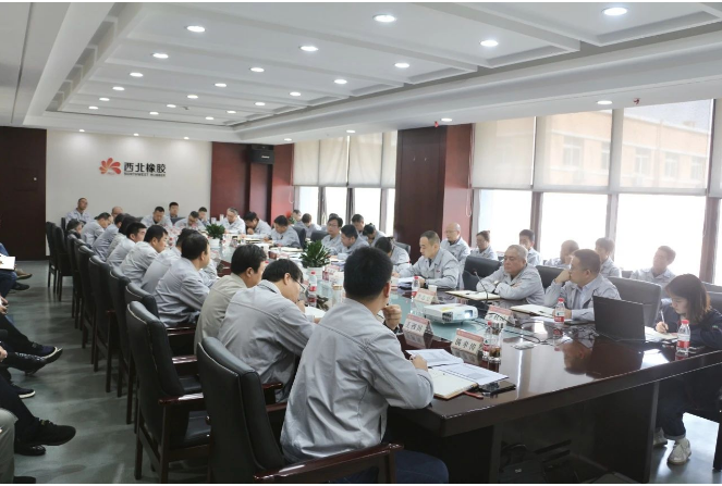 張航偉總經(jīng)理強調(diào)了增強使命感，全員要團結(jié)拼搏，全速沖刺四季度。四季度是全年的關(guān)鍵節(jié)點，也是來年的起點，因此需要全員共同努力，確保公司能夠提前實現(xiàn)目標，為未來的發(fā)展打下堅實的基礎(chǔ)。他鼓勵員工在本職崗位上努力工作，注重細節(jié)，確保各項工作的進展和質(zhì)量，以書寫新的經(jīng)營創(chuàng)效篇章。