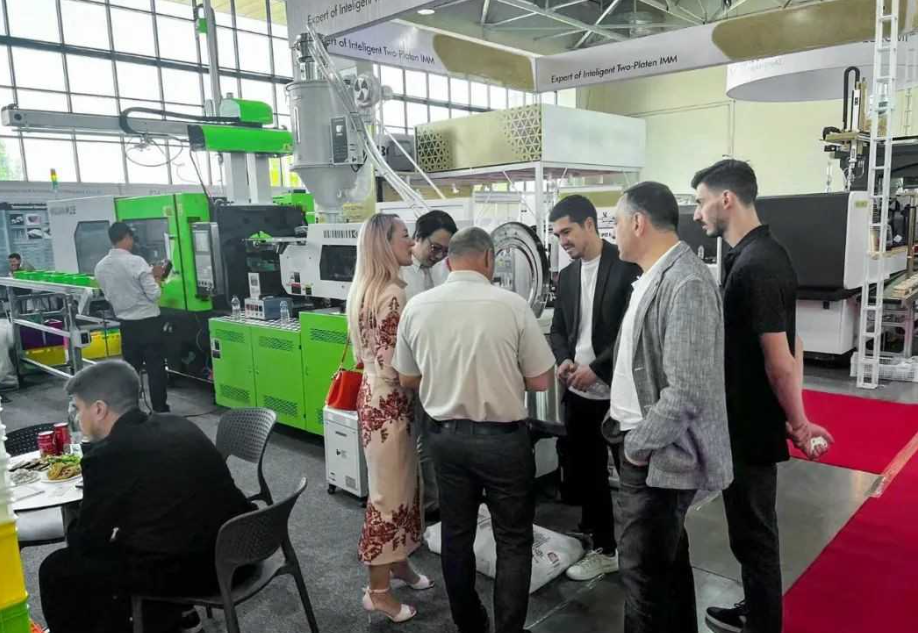 目前，烏茲別克斯坦已吸引了大約26%的外資，其中塑料制品成為第三大商品。塑料制品的需求廣泛，包括汽配行業(yè)、包裝行業(yè)、家電行業(yè)、物流行業(yè)和建材行業(yè)等領域，為中國企業(yè)帶來了巨大商機。