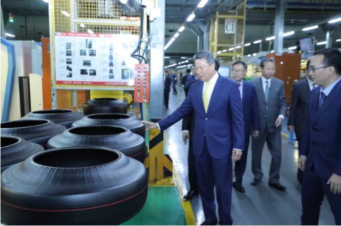 柬埔寨副首相孫占托于10月21日訪問(wèn)廣州，考察了多家企業(yè)，其中包括廣州工業(yè)投資控股集團(tuán)有限公司。