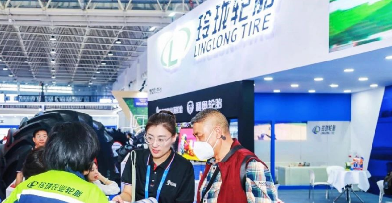 2023年中國國際農業(yè)機械展覽會在武漢國際博覽中心盛大舉行，吸引了來自全球的眾多參展者。山東玲瓏輪胎股份有限公司攜其全系列農業(yè)胎產品參展，不僅展示了公司在產品力、研發(fā)力和服務力方面的卓越實力，還為國內外觀眾帶來了一場視覺盛宴。
