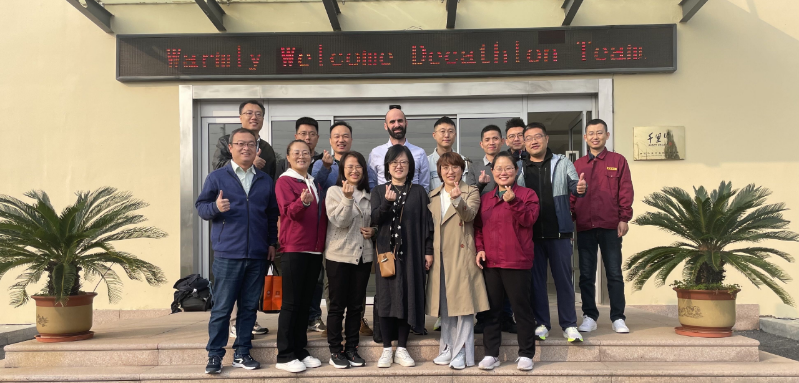此次迪卡儂團(tuán)隊(duì)的訪問不僅增強(qiáng)了雙方的合作黏性，打通了信息壁壘，更讓大家深刻感受到了ONE TEAM ONE DREAM的凝聚力。Antoine先生表示將與千里行緊密合作，進(jìn)行更多開創(chuàng)性的合作，攜手實(shí)現(xiàn)雙方的高質(zhì)量發(fā)展。